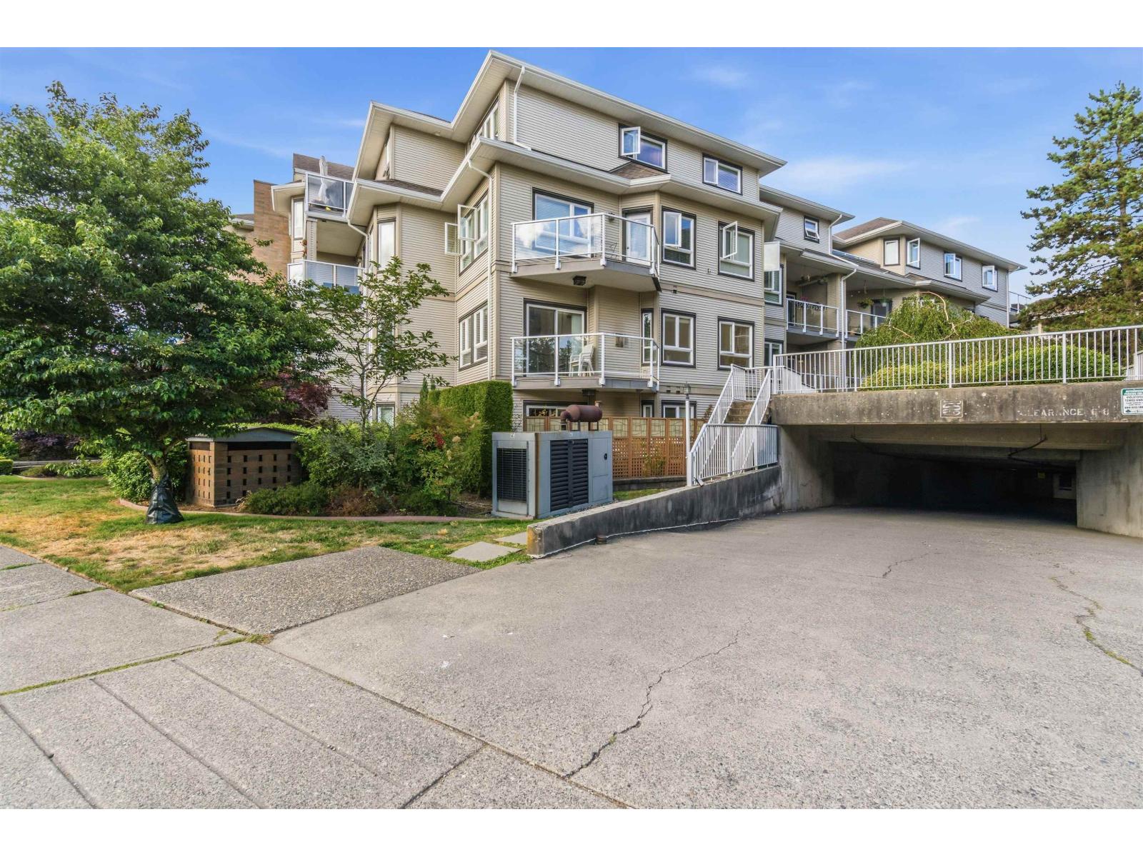 203 8142 120a Street Property Photo 1