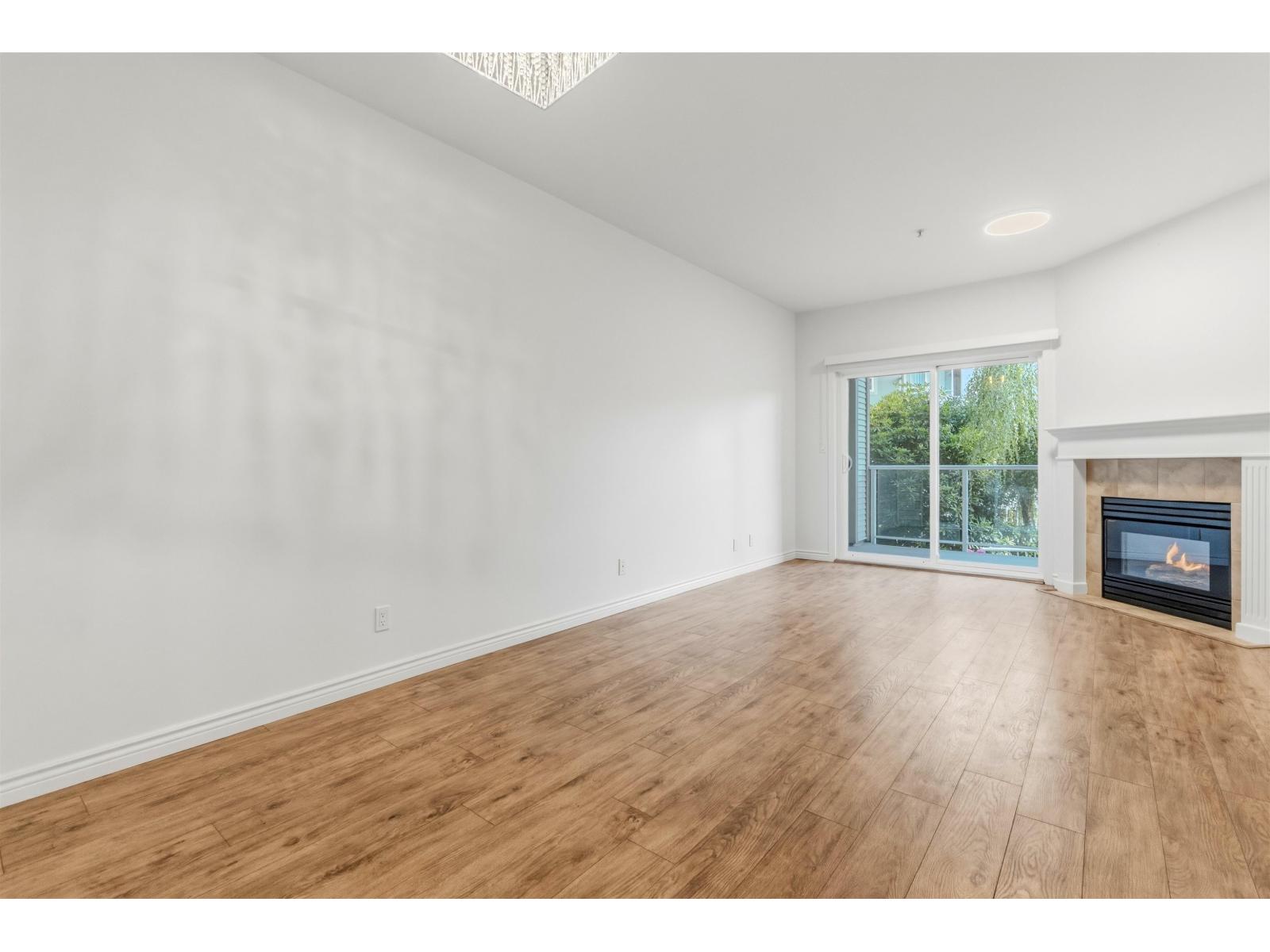 203 8142 120a Street Property Photo 3