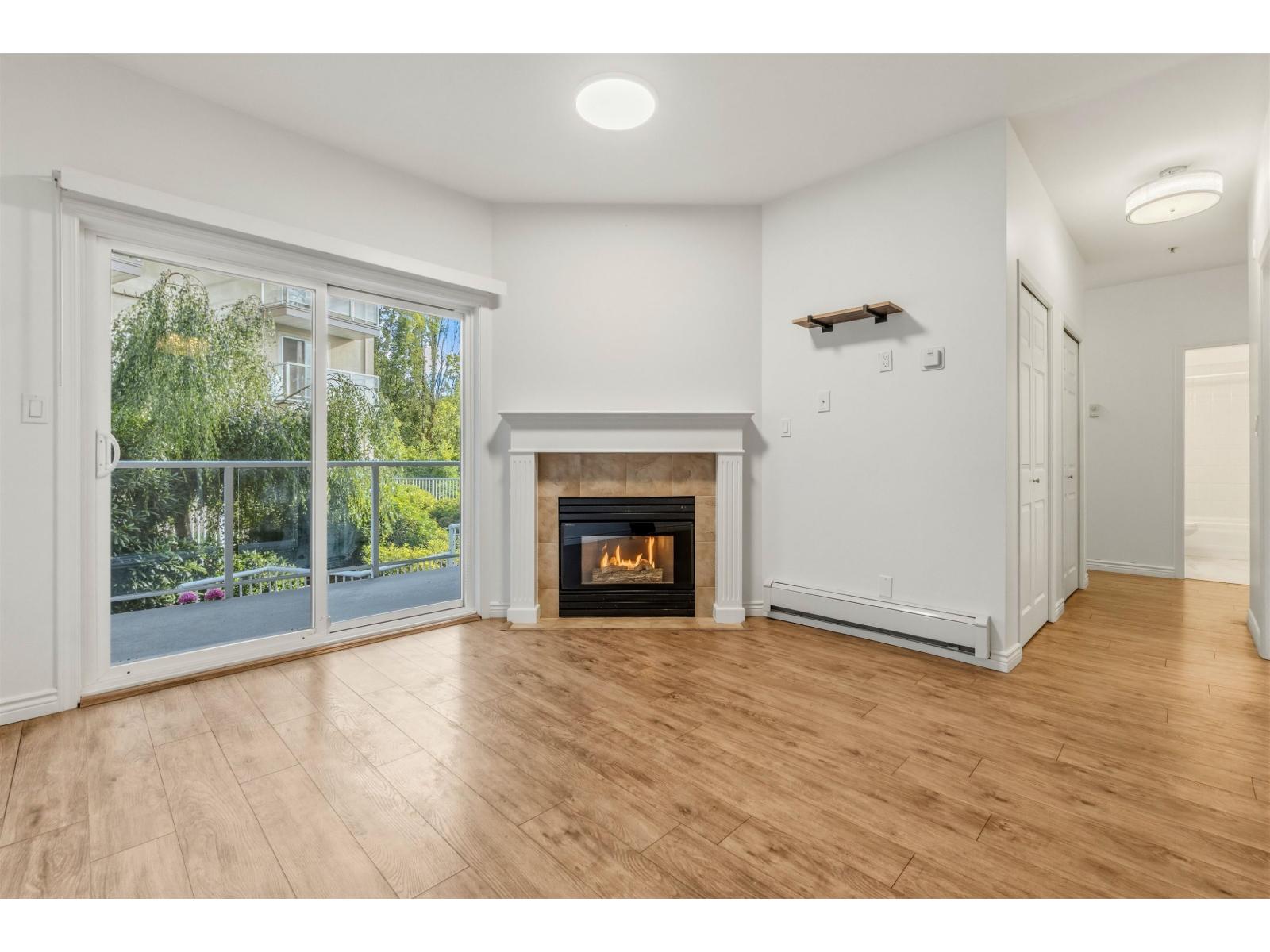 203 8142 120a Street Property Photo 4