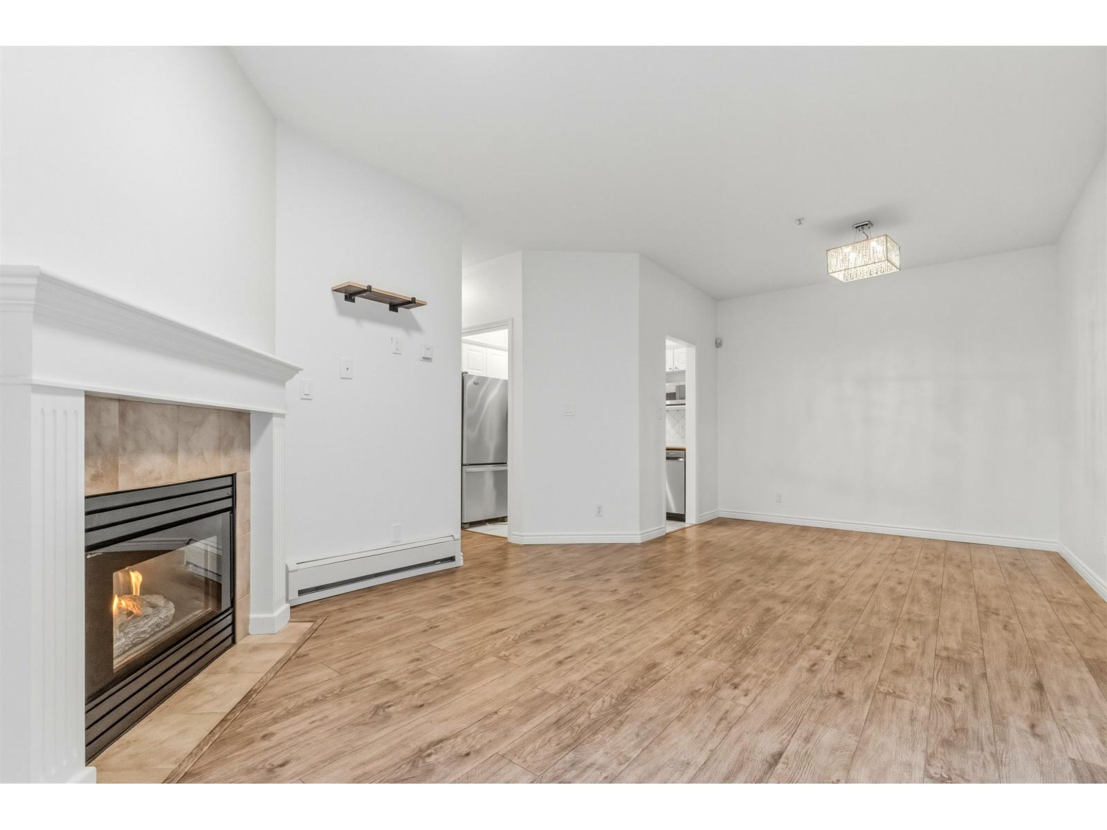 203 8142 120a Street Property Photo 5
