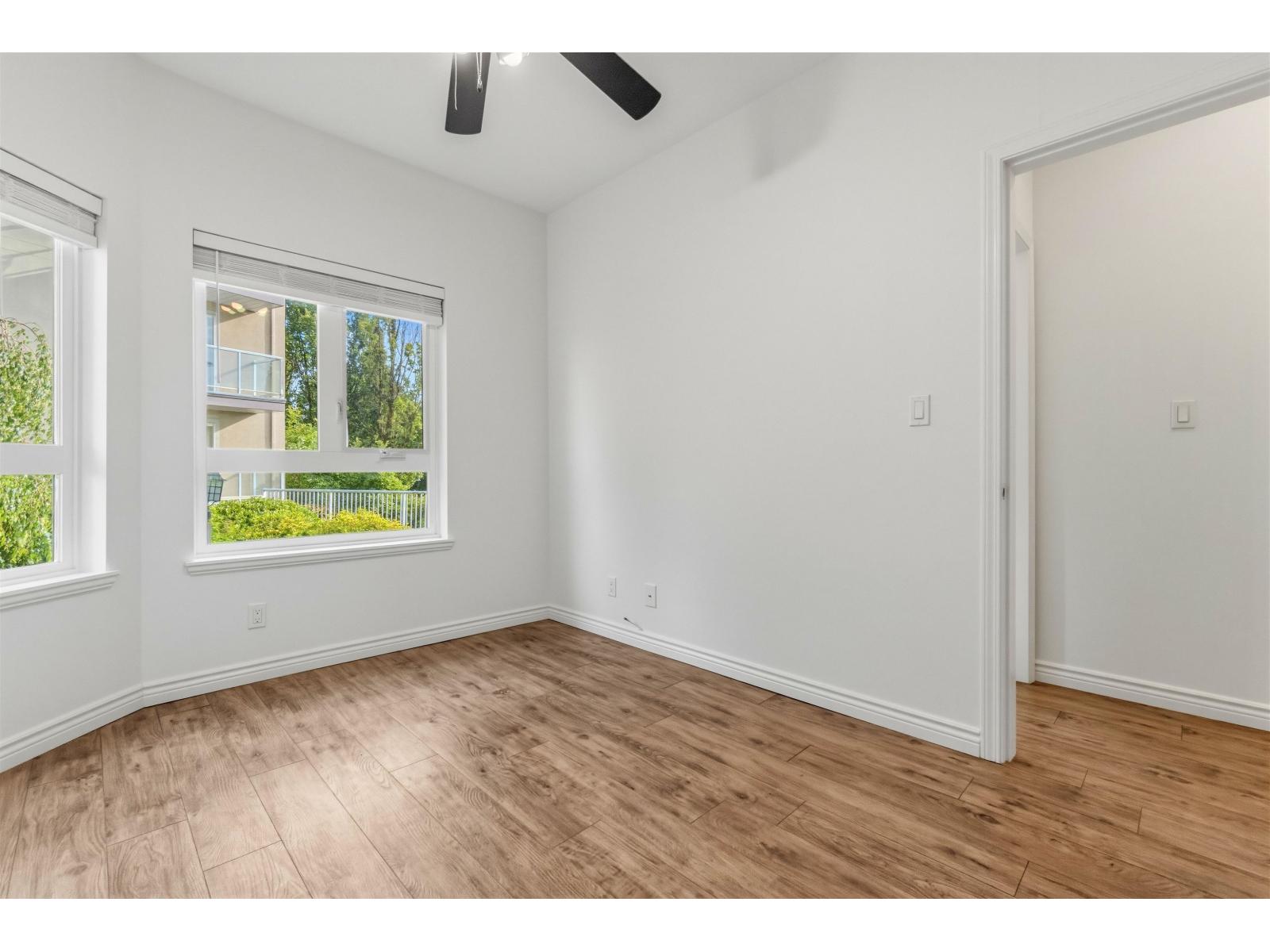 203 8142 120a Street Property Photo 6