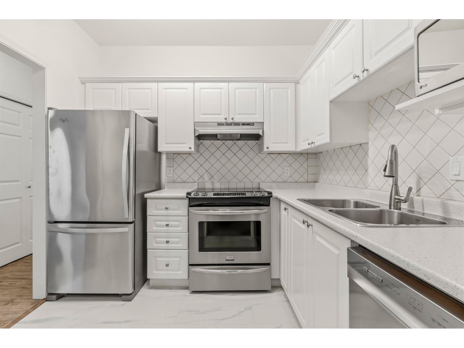 203 8142 120a Street Property Photo 8