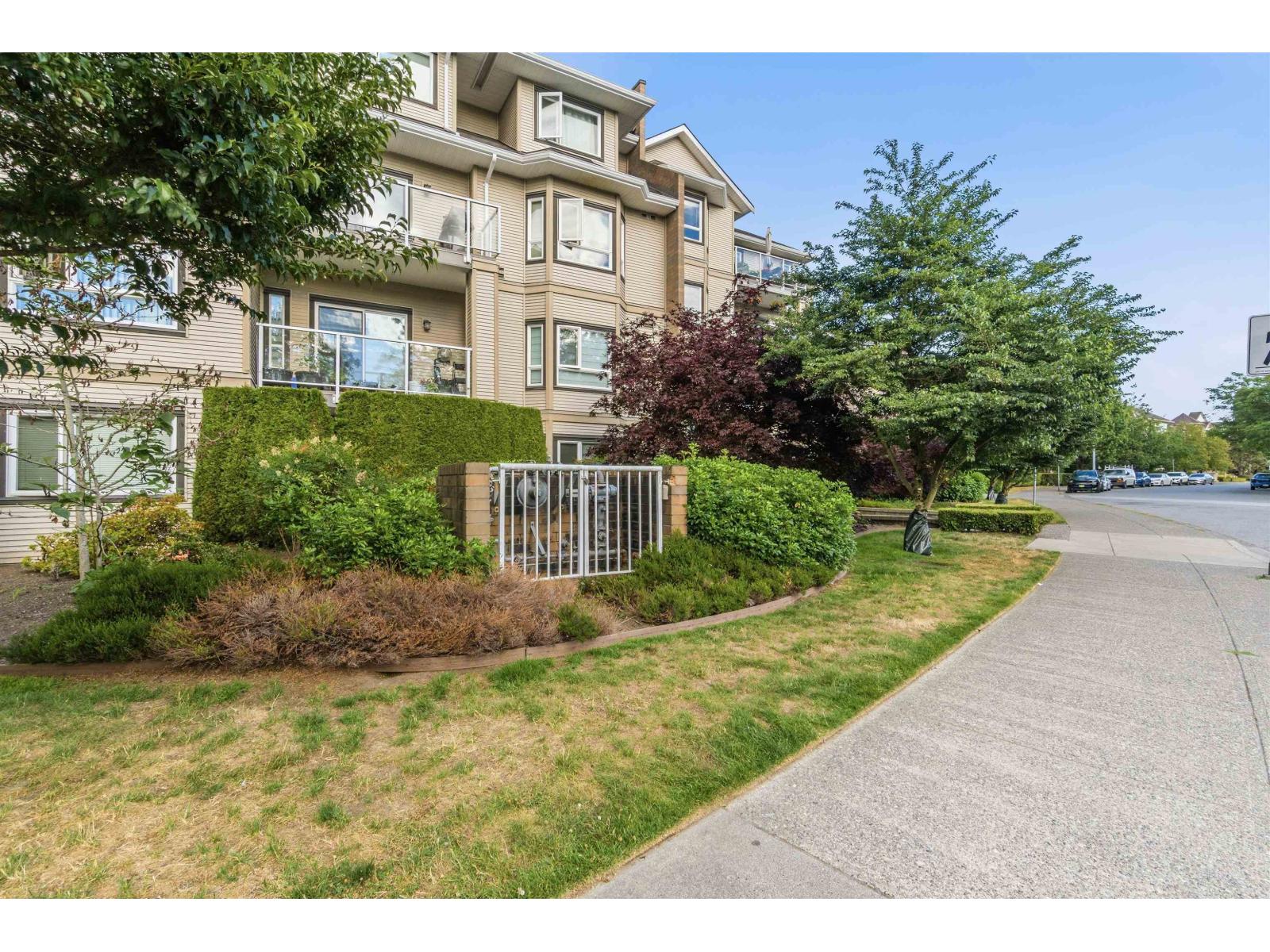 203 8142 120a Street Property Photo 28