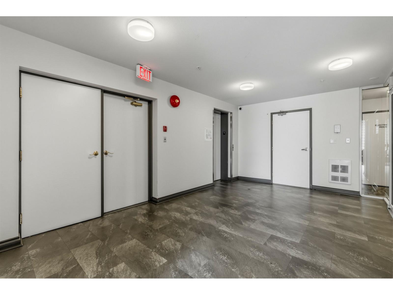 203 8142 120a Street Property Photo 34