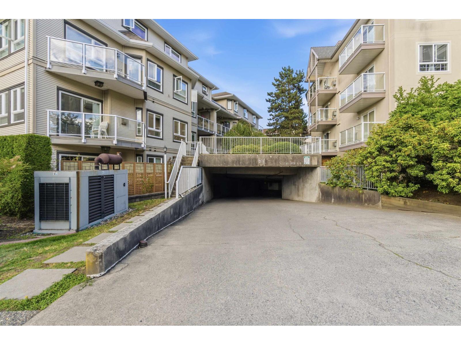 203 8142 120a Street Property Photo 35