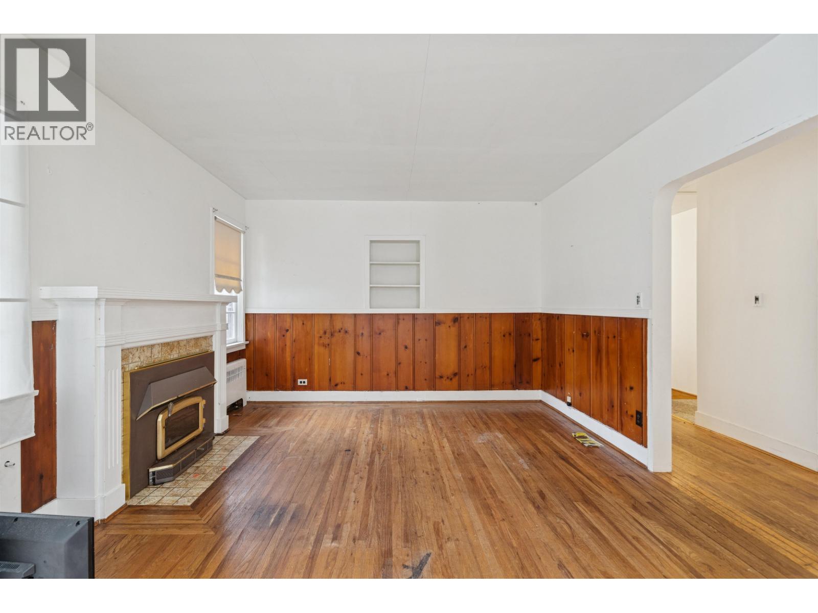 1830 W 33rd Avenue Property Photo 7