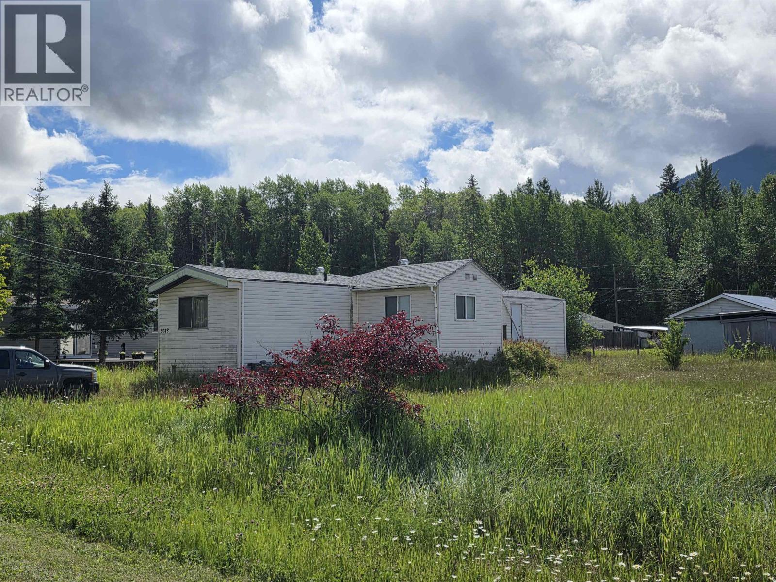 5048 8th Avenue Property Photo 1