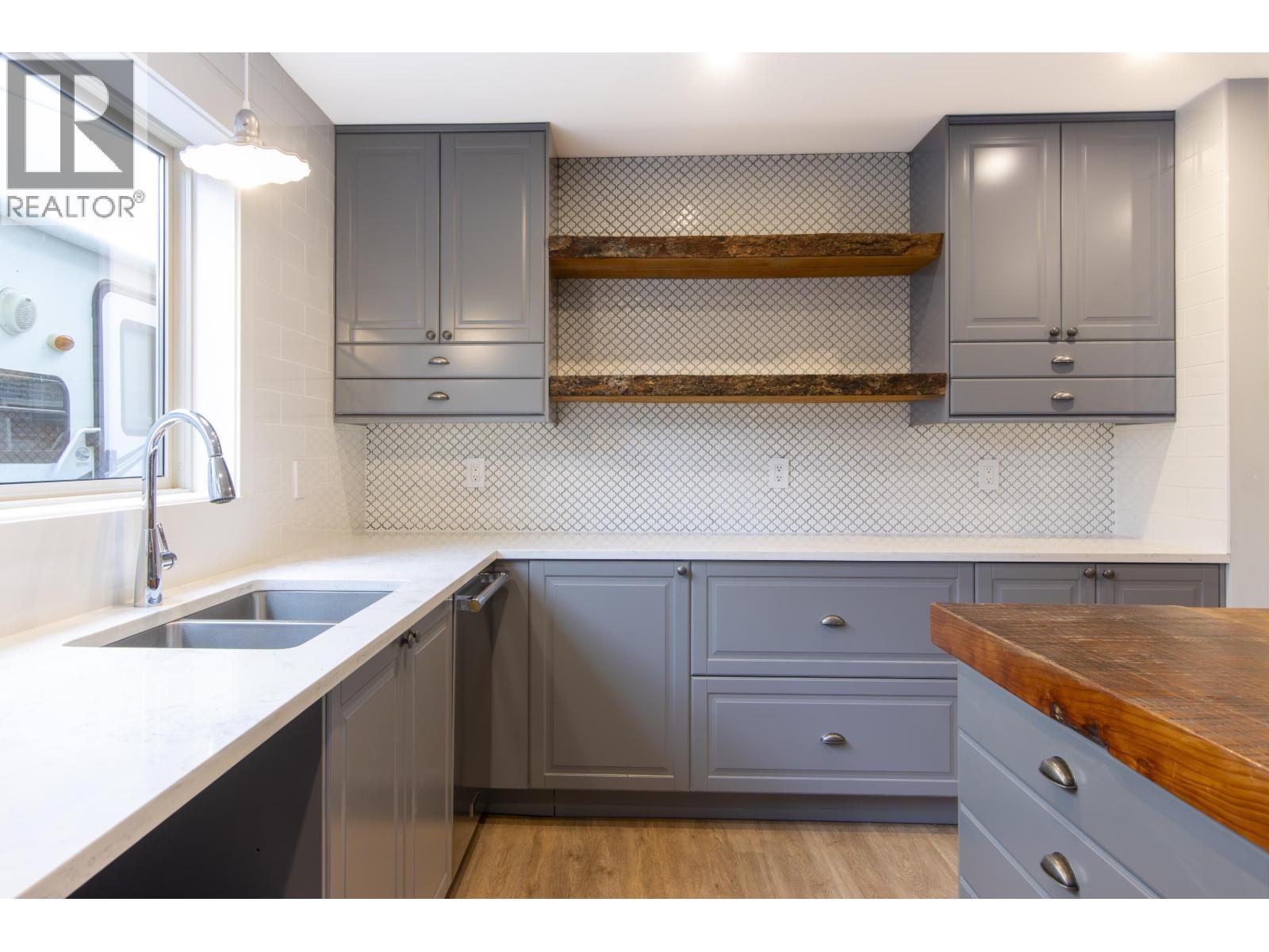 41281 Meadow Avenue Property Photo 5