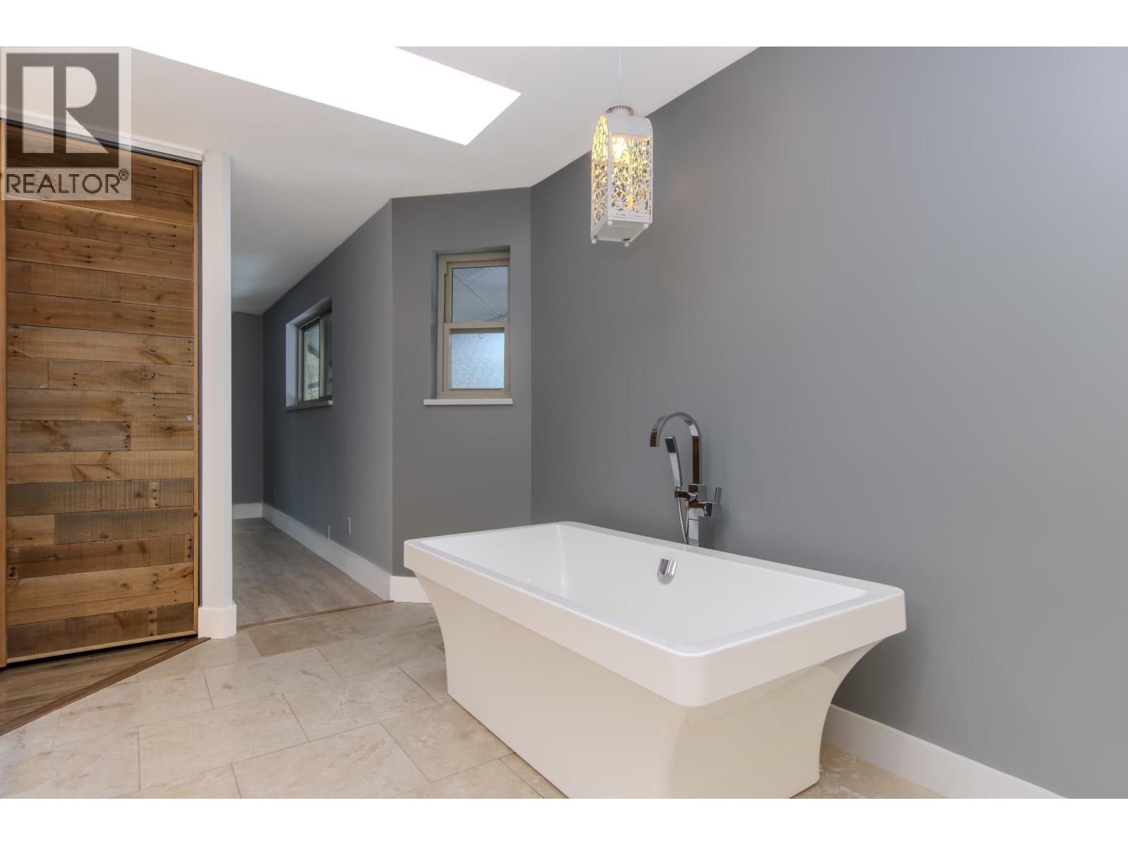 41281 Meadow Avenue Property Photo 7