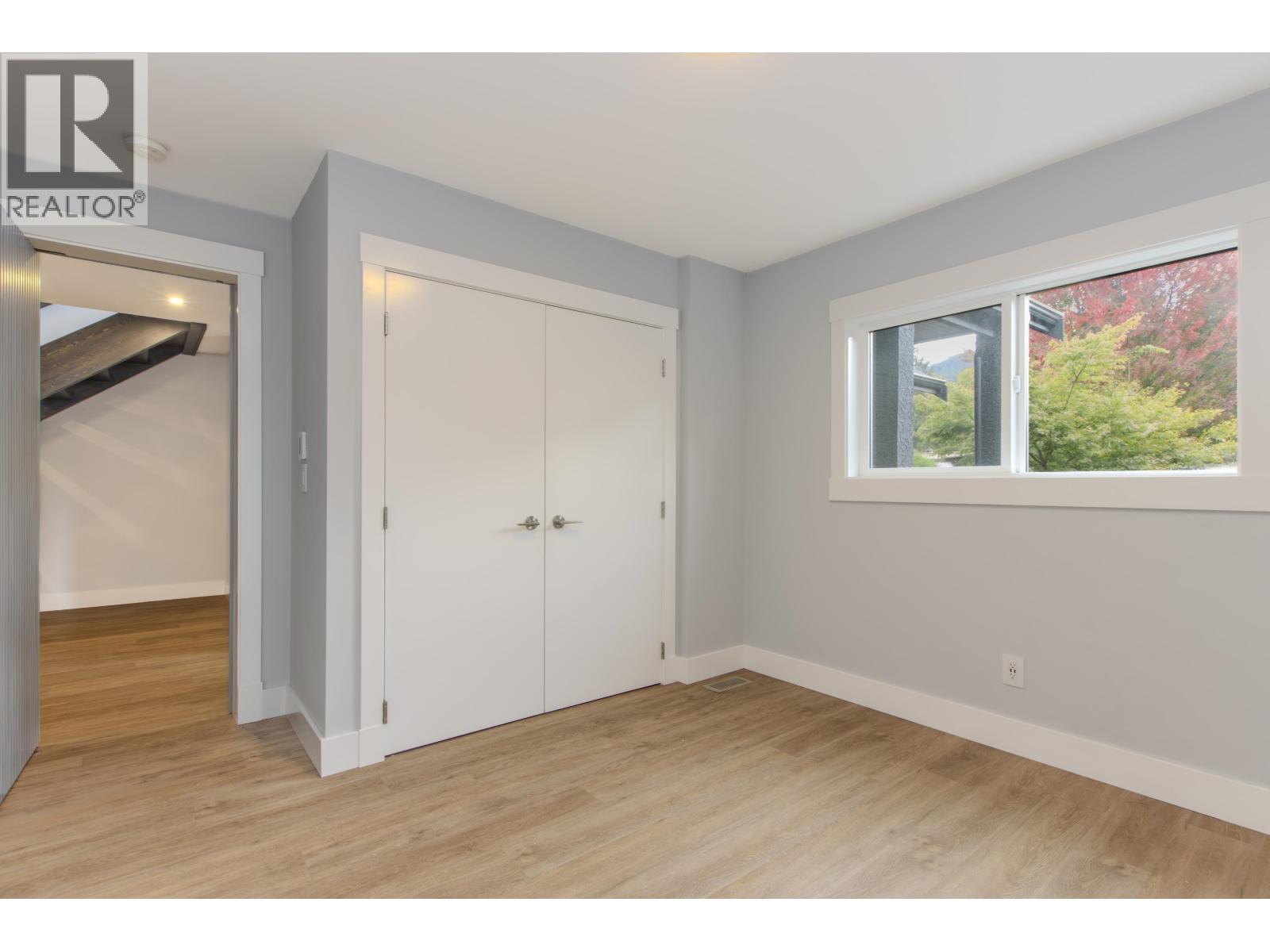 41281 Meadow Avenue Property Photo 8