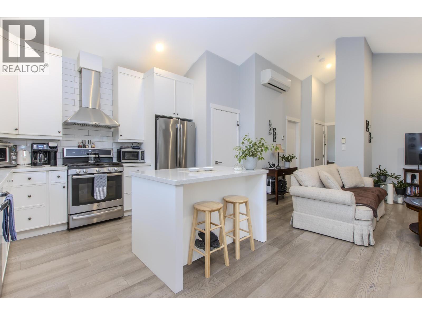41281 Meadow Avenue Property Photo 17