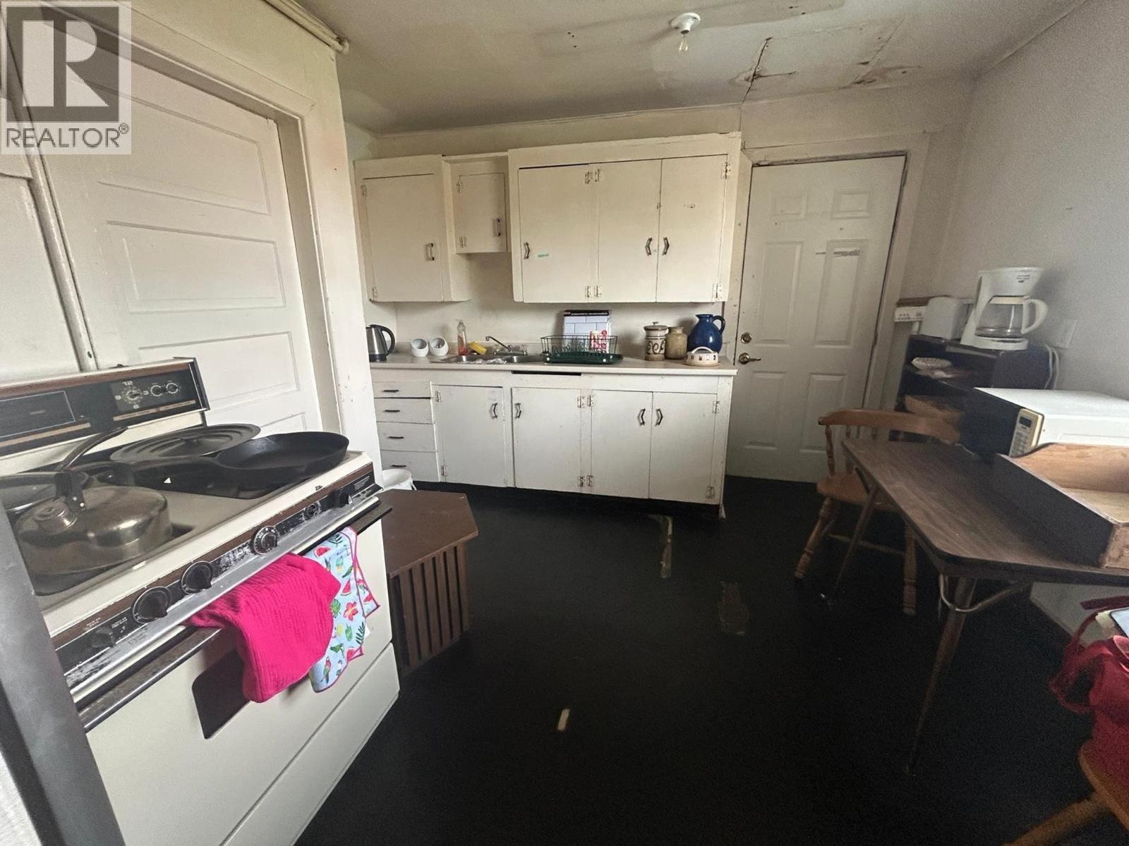 1243 E Broadway Property Photo 10