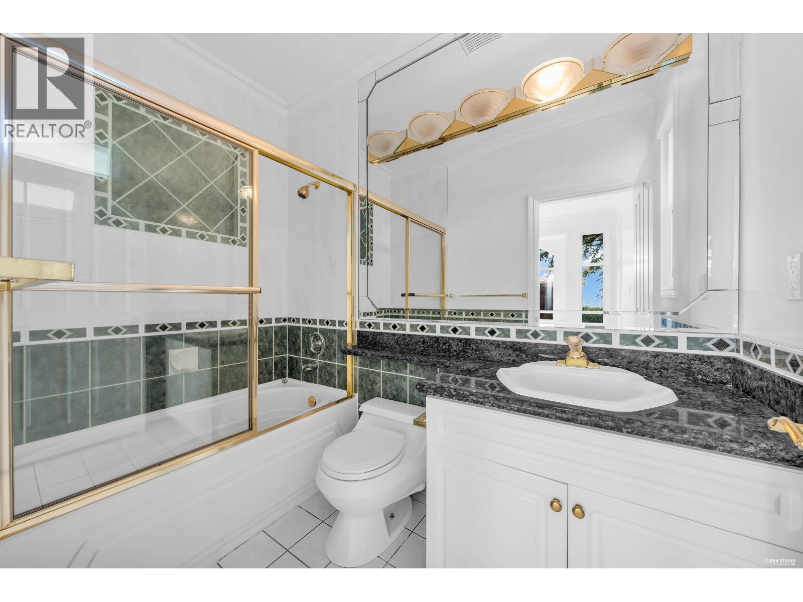 6091 Selma Avenue Property Photo 5