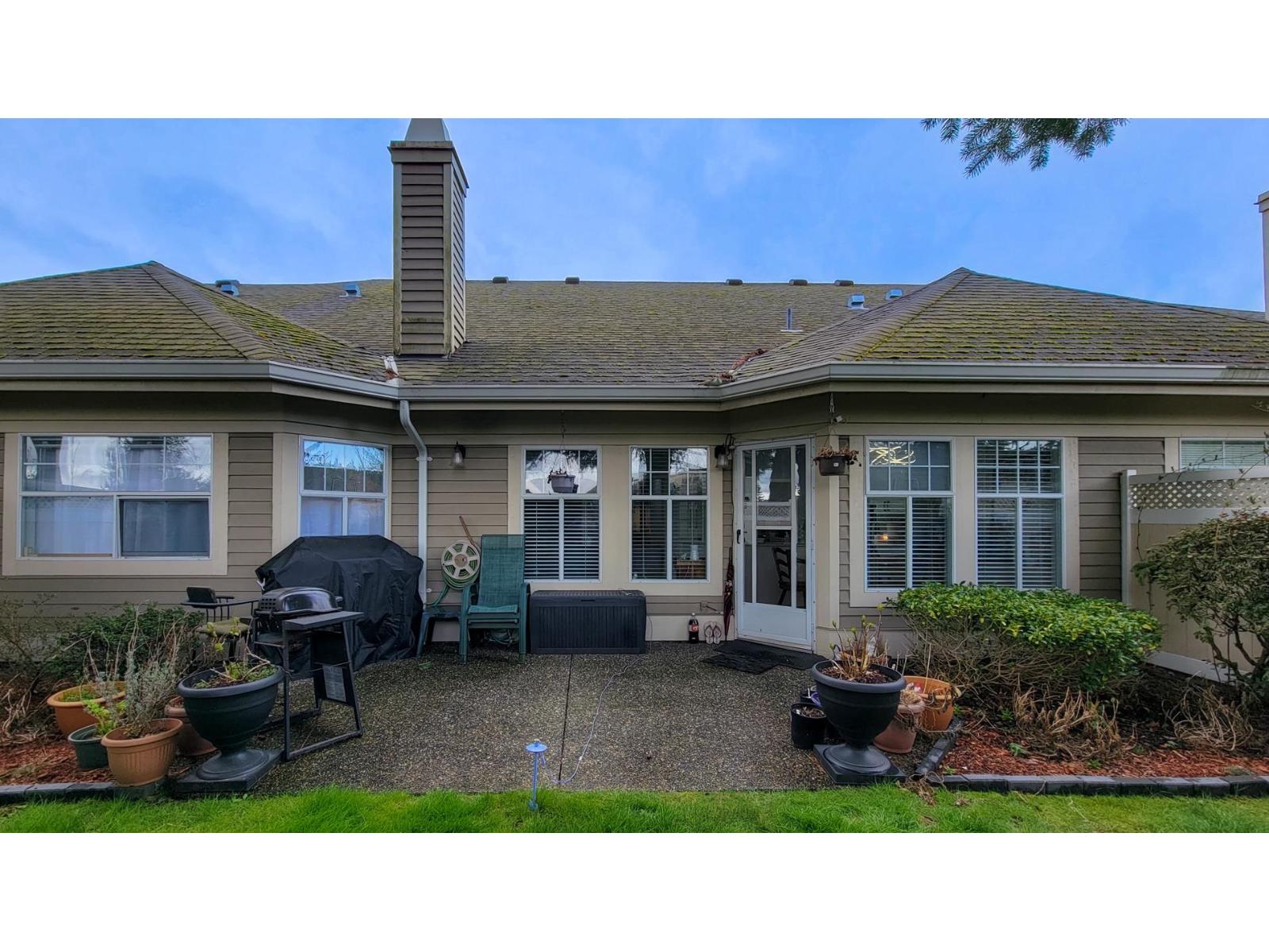 19 15677 24 Avenue Property Photo 2