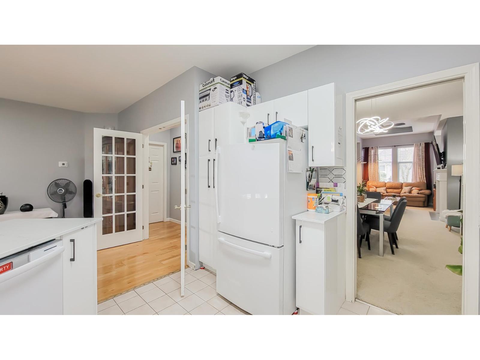 19 15677 24 Avenue Property Photo 8