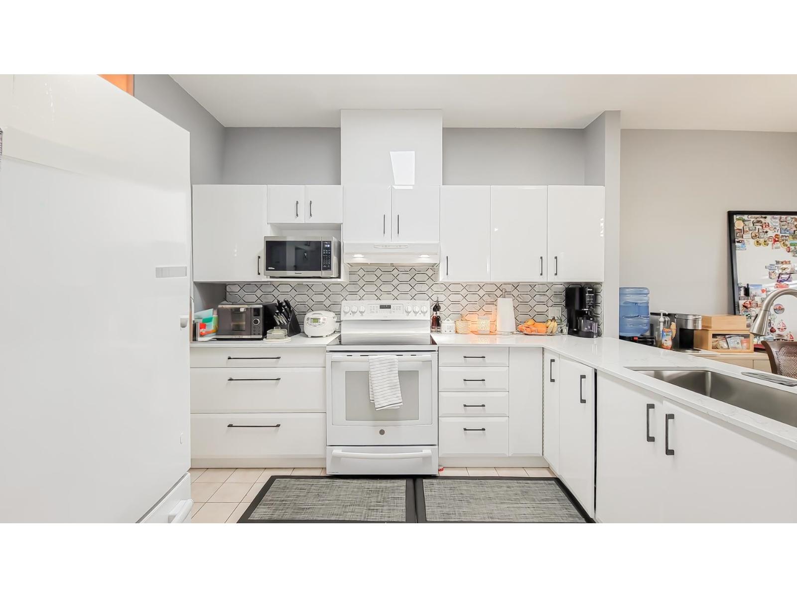 19 15677 24 Avenue Property Photo 9
