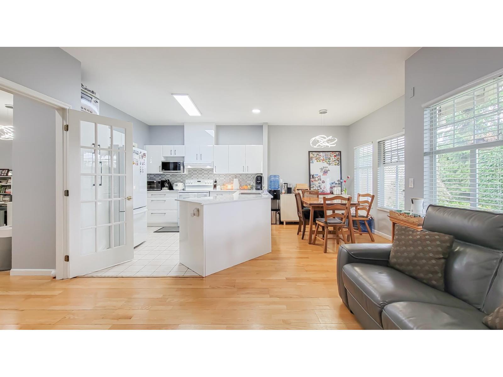 19 15677 24 Avenue Property Photo 11
