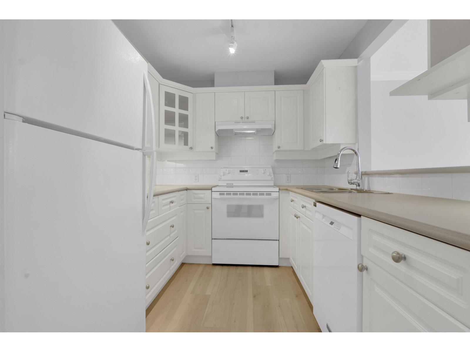 315 20448 Park Avenue Property Photo 2