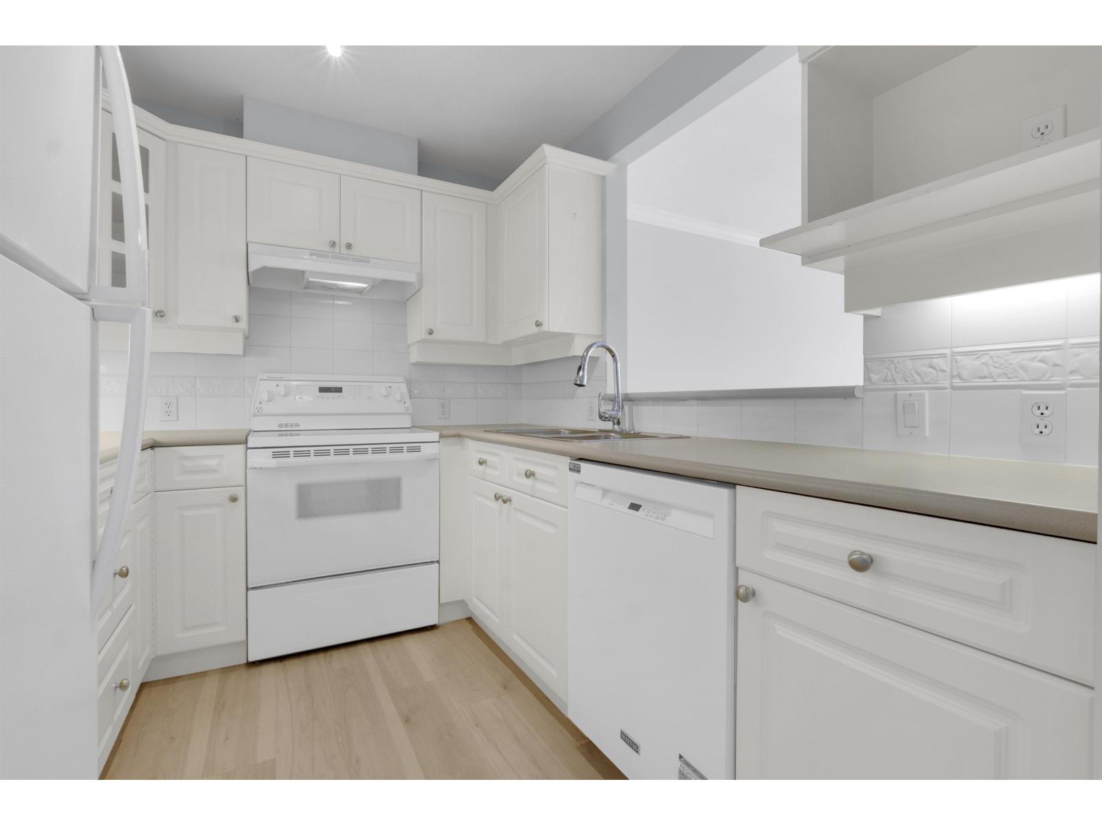 315 20448 Park Avenue Property Photo 3
