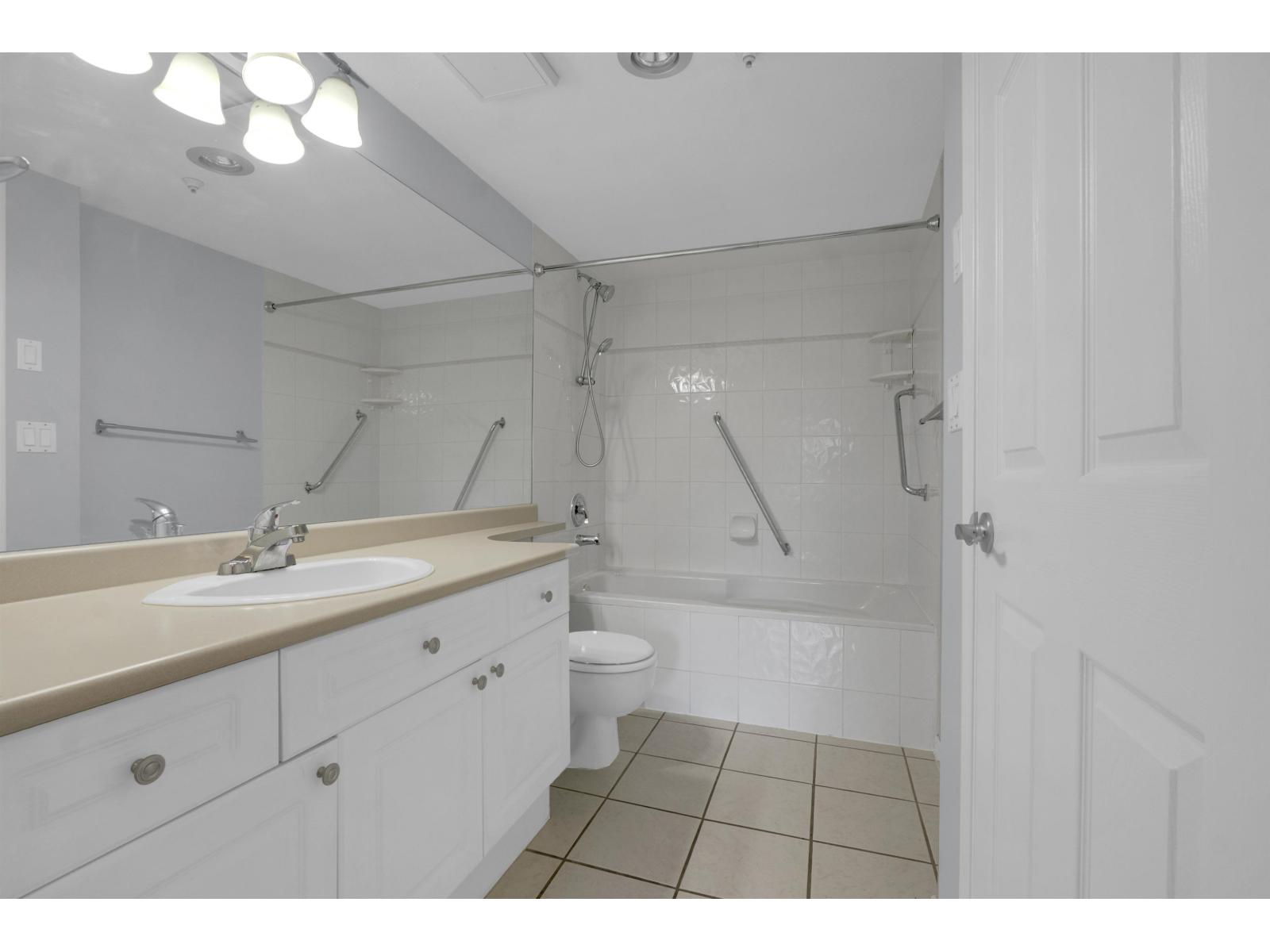 315 20448 Park Avenue Property Photo 14