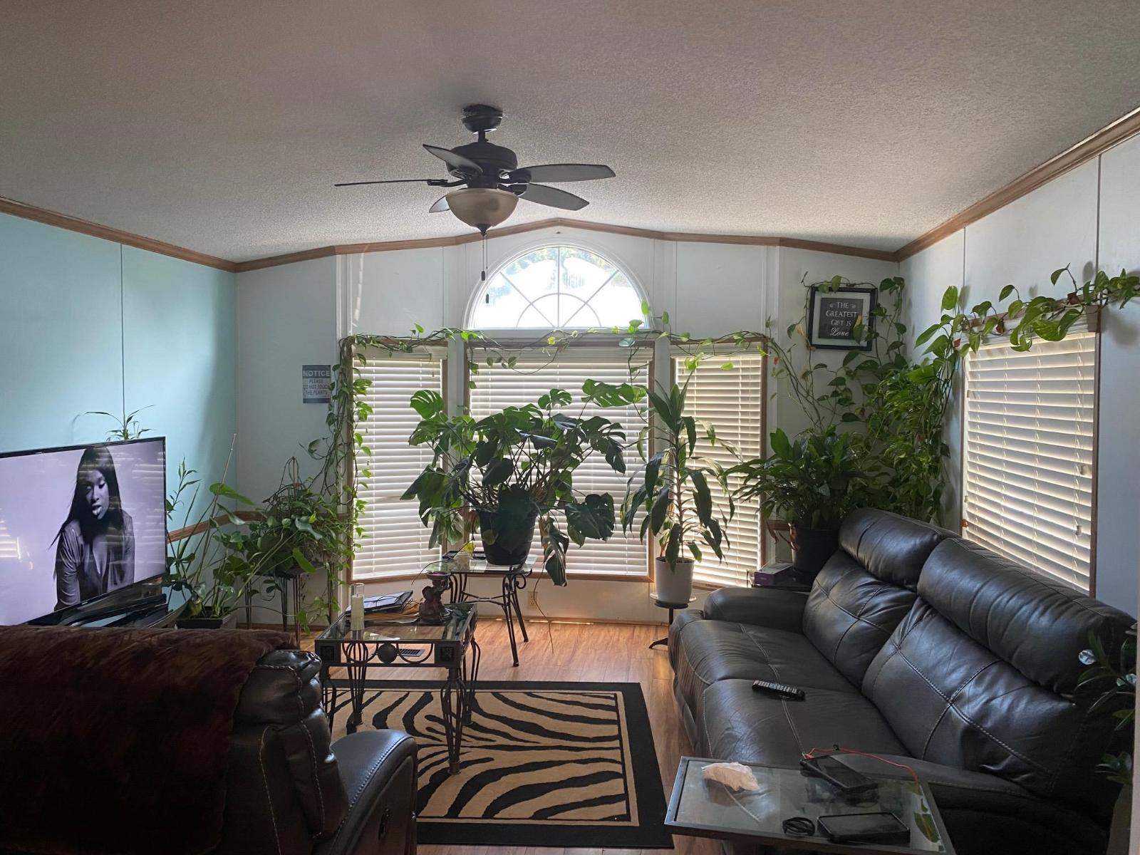 77 8254 134 Street Property Photo 2