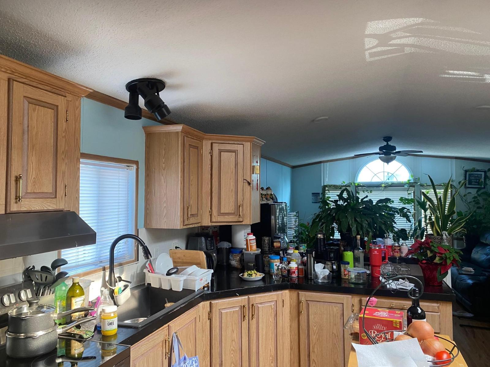77 8254 134 Street Property Photo 3
