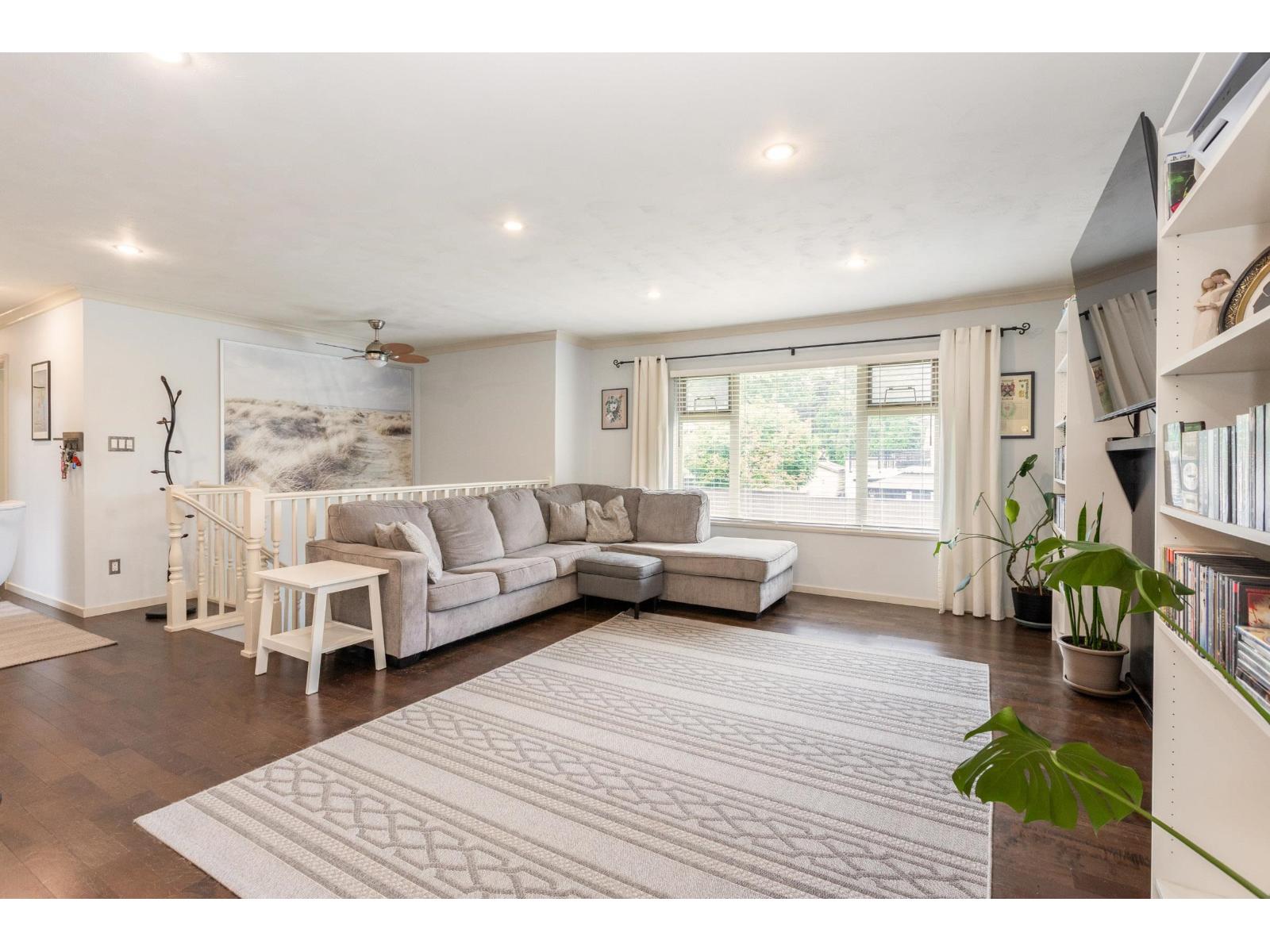 26481 30a Avenue Property Photo 2