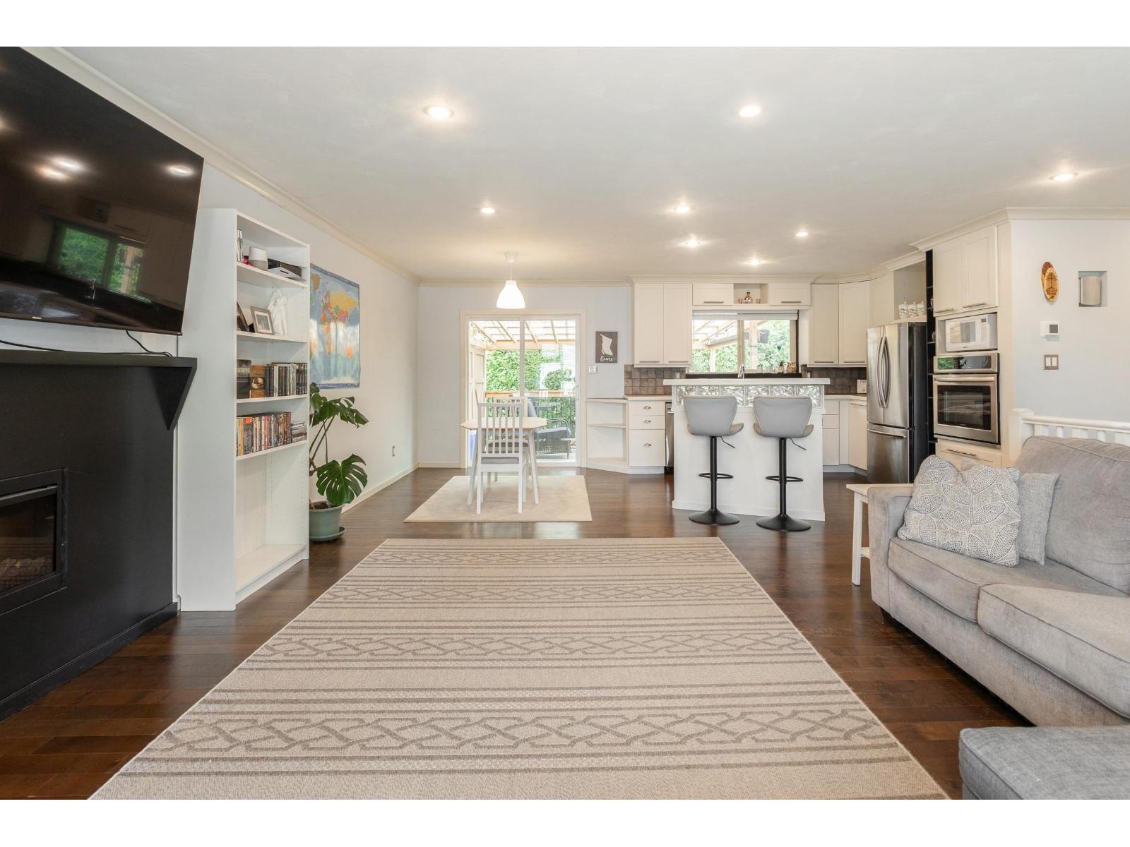 26481 30a Avenue Property Photo 5