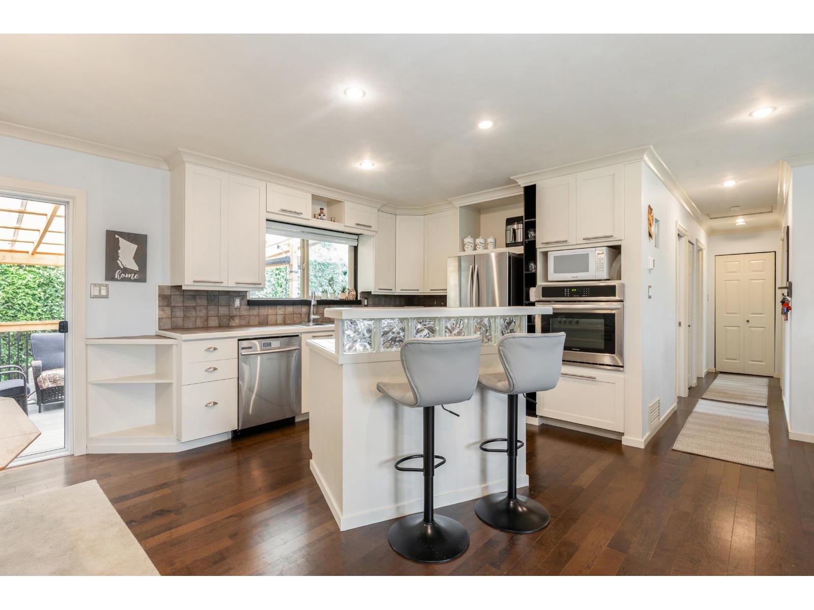 26481 30a Avenue Property Photo 8