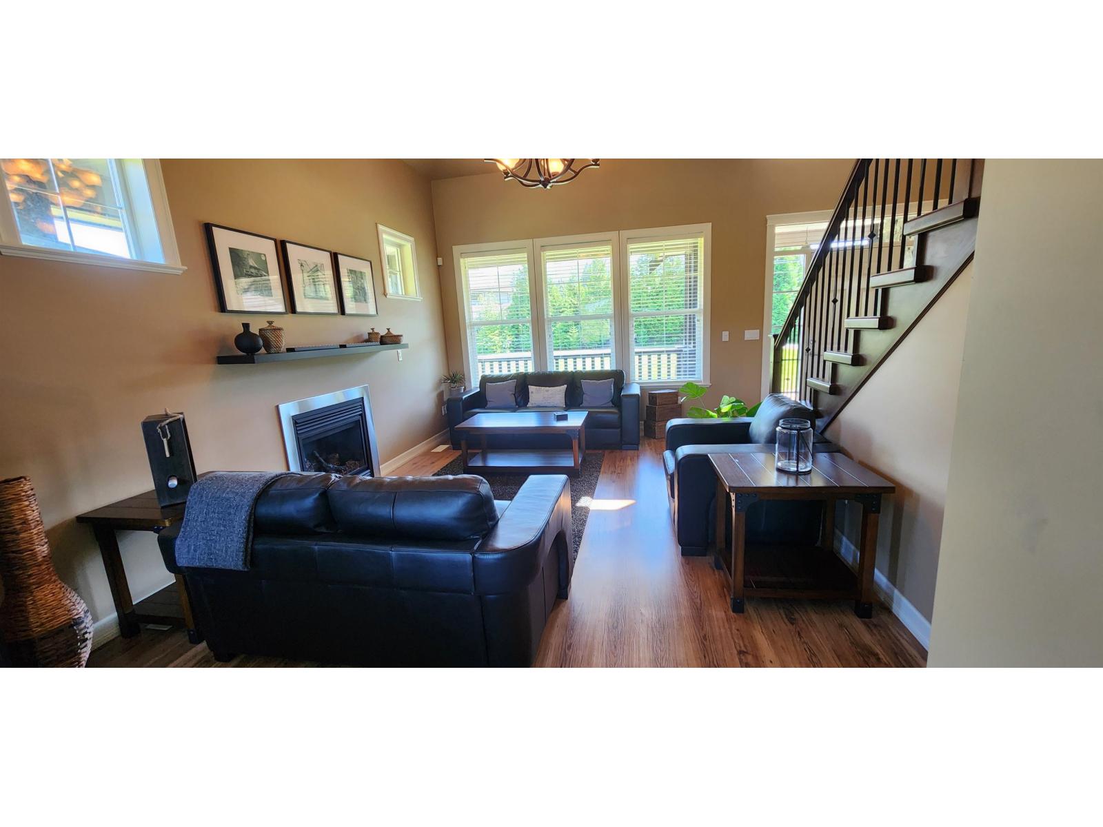 34324 White Avenue Property Photo 5