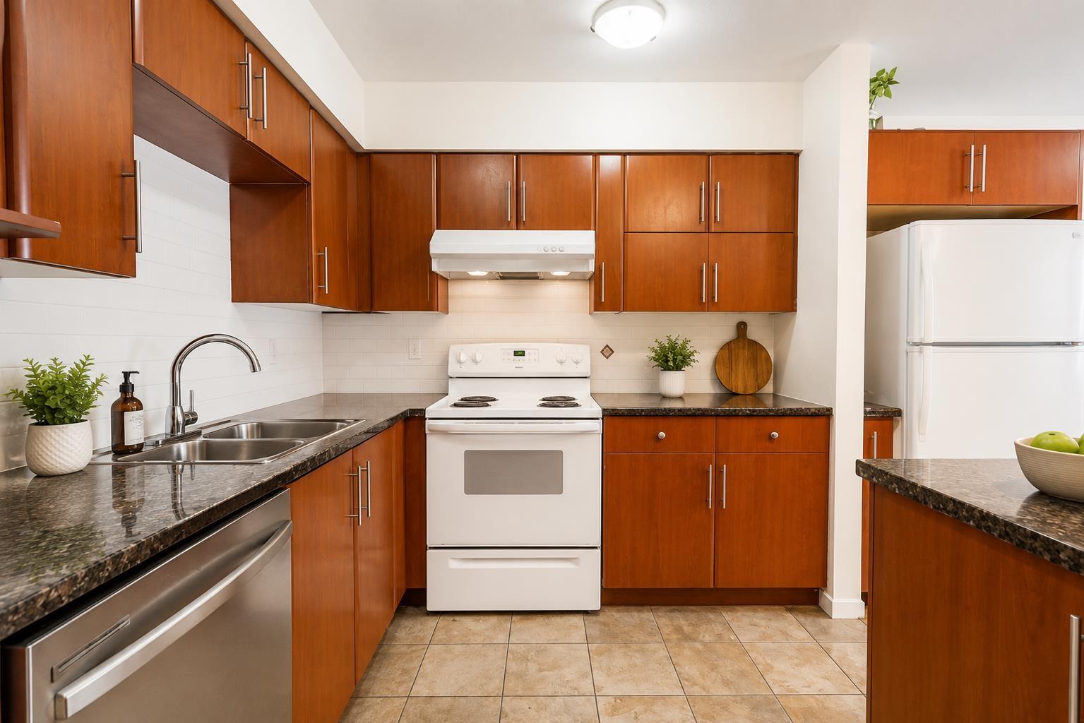 35 6110 138 Street Property Photo 7