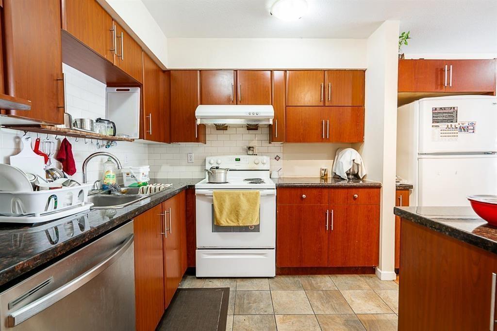 35 6110 138 Street Property Photo 8