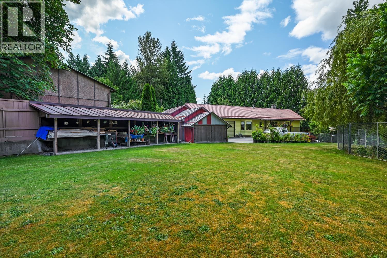 24089 Lougheed Highway Property Photo 10