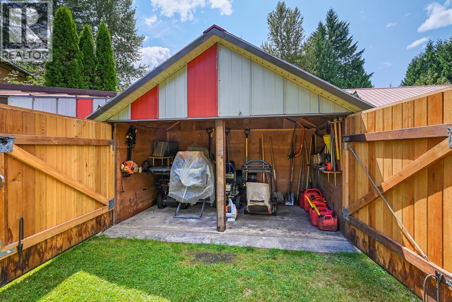 24089 Lougheed Highway Property Photo 12