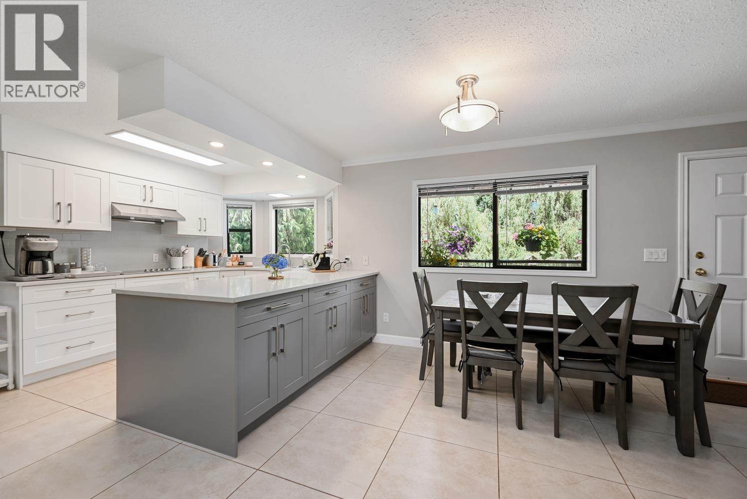 24089 Lougheed Highway Property Photo 14