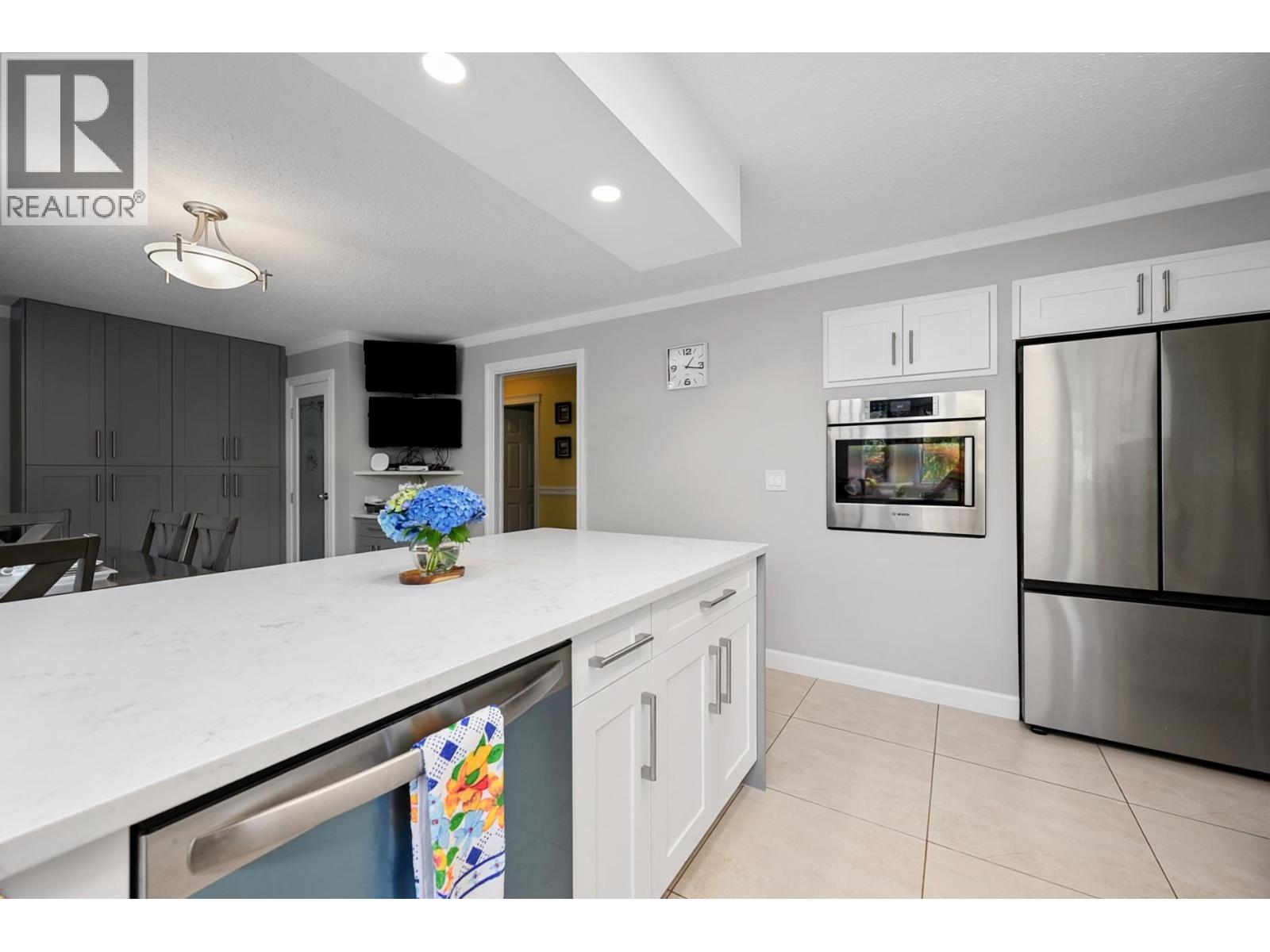 24089 Lougheed Highway Property Photo 16