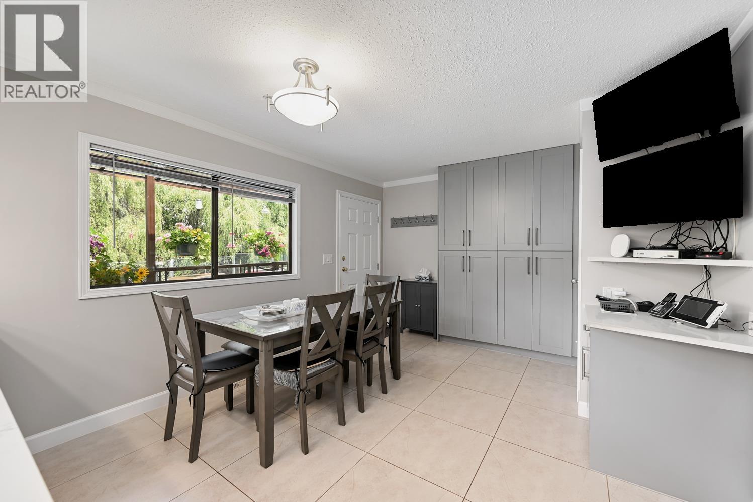 24089 Lougheed Highway Property Photo 18