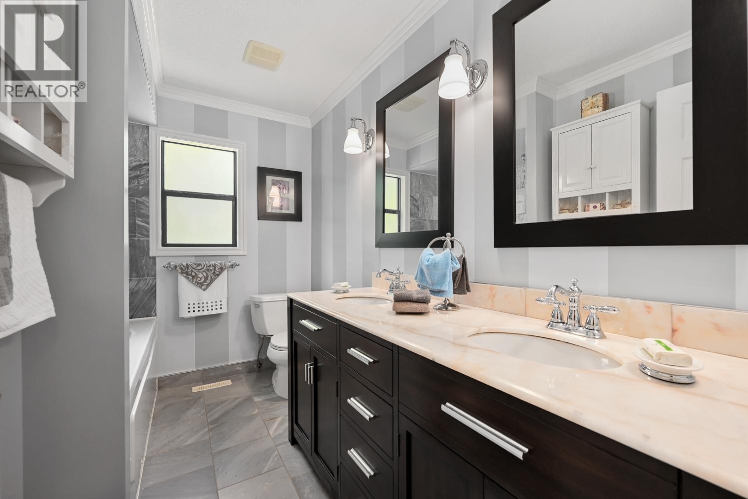 24089 Lougheed Highway Property Photo 19