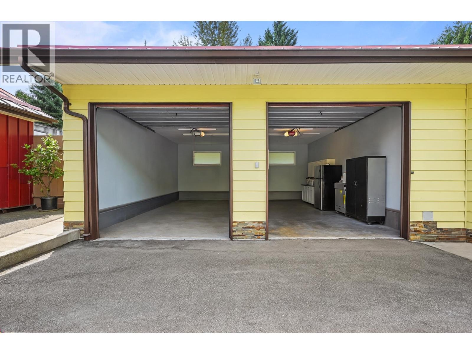 24089 Lougheed Highway Property Photo 37