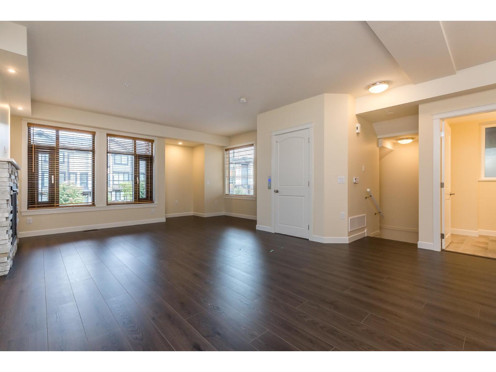 5 8567 204 Street Property Photo 6