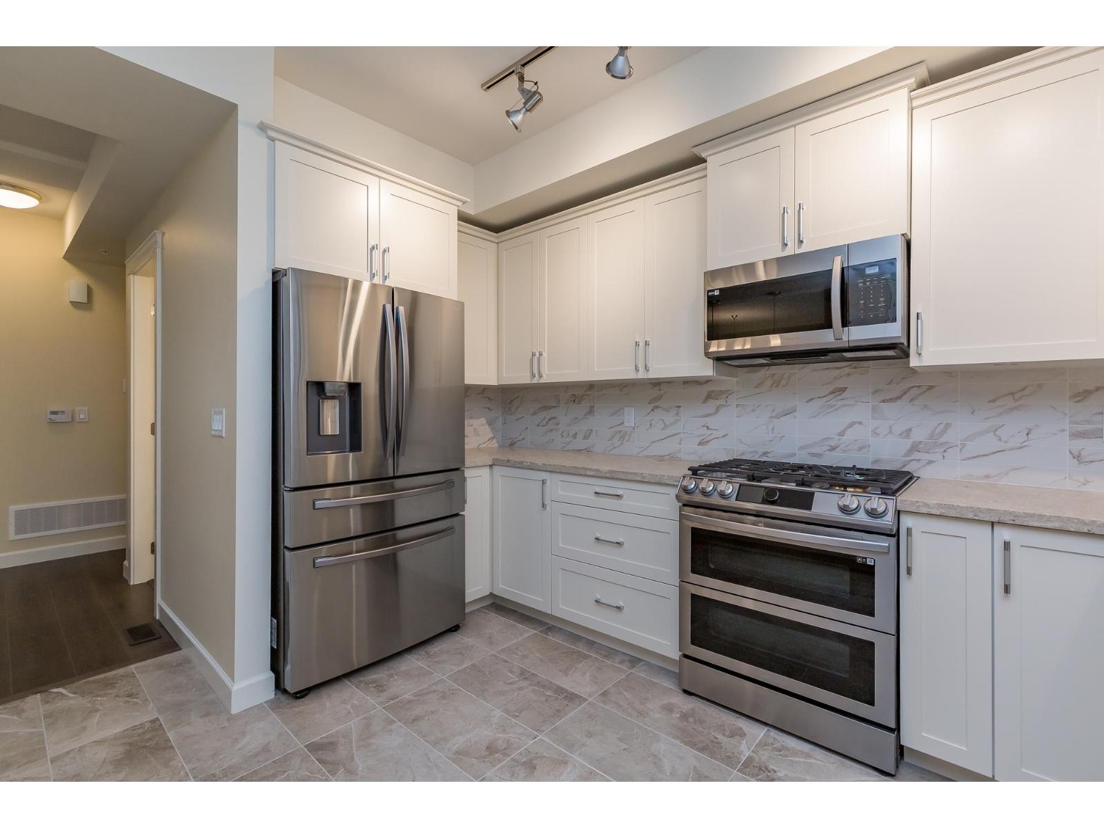 5 8567 204 Street Property Photo 14