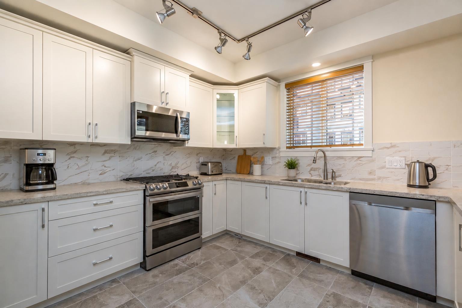 5 8567 204 Street Property Photo 15