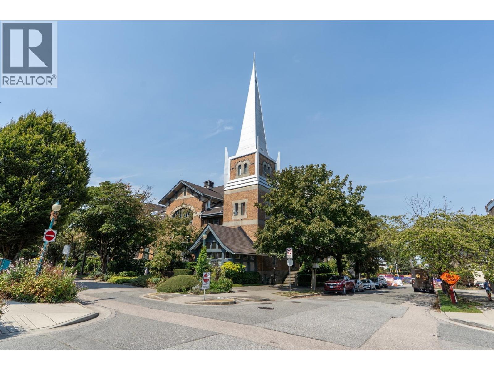 204 2525 QUEBEC STREET Property Photo 1