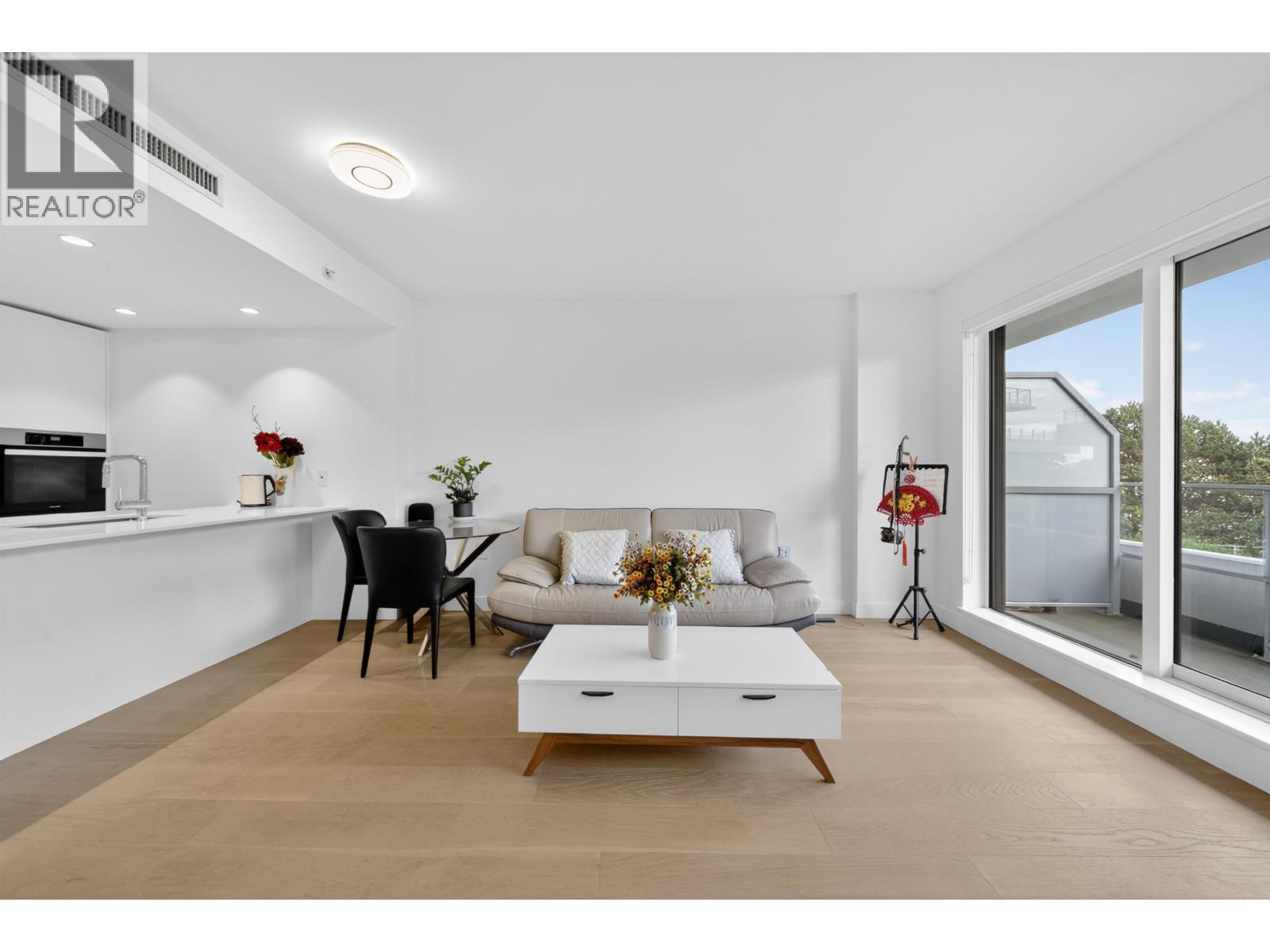 611 5788 Gilbert Road Property Photo 1
