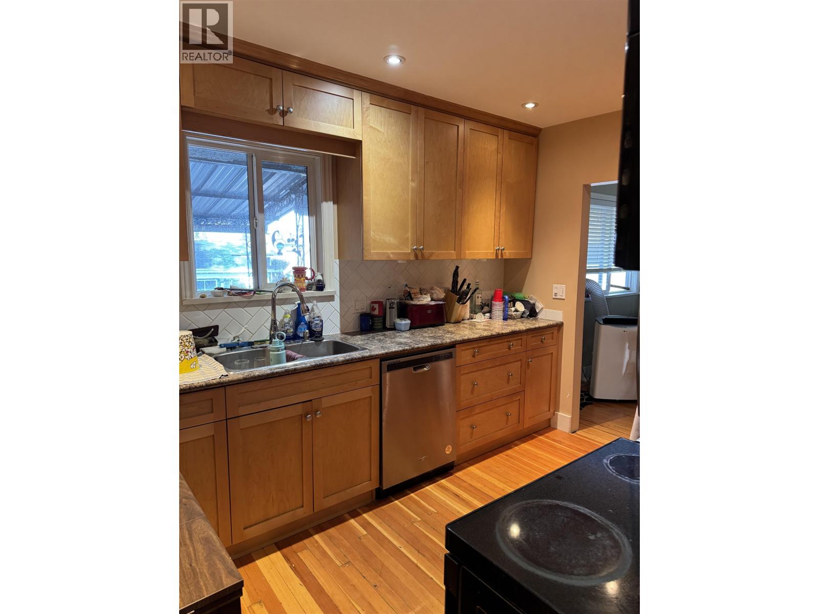 833 Scott Street Property Photo 3