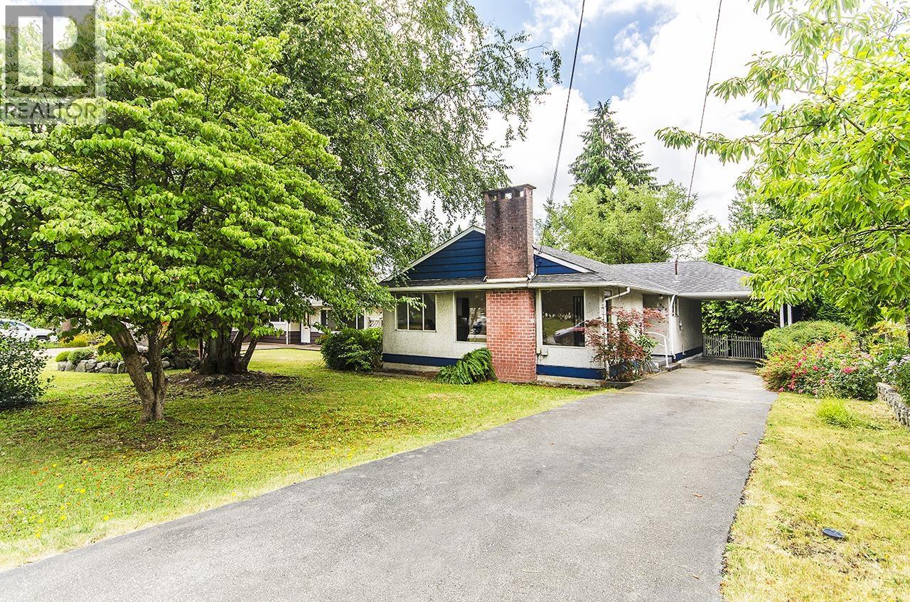 945 Caithness Crescent Property Photo 3