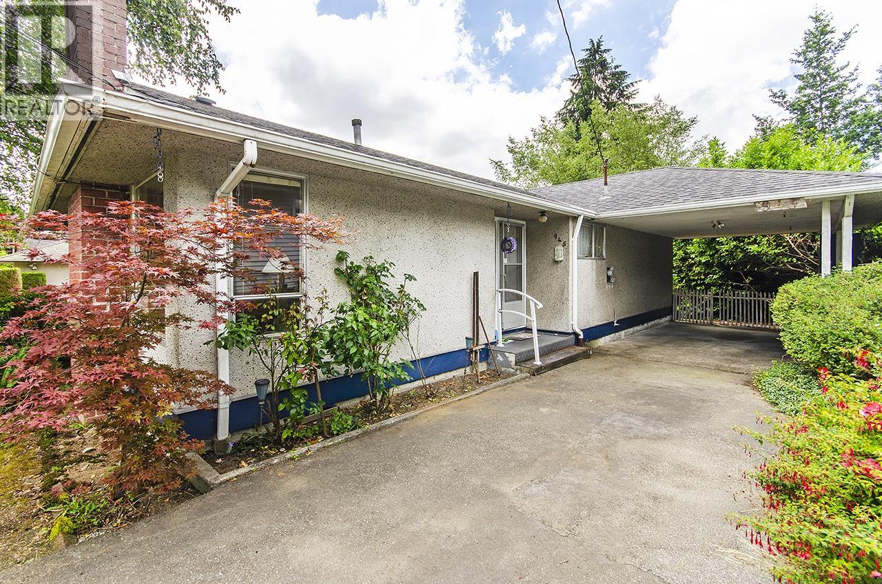 945 Caithness Crescent Property Photo 4