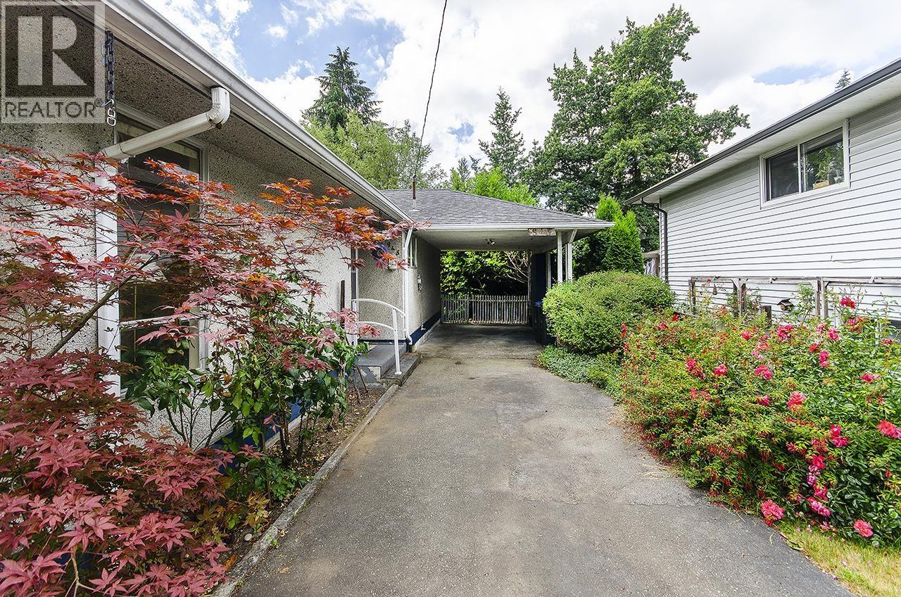 945 Caithness Crescent Property Photo 5