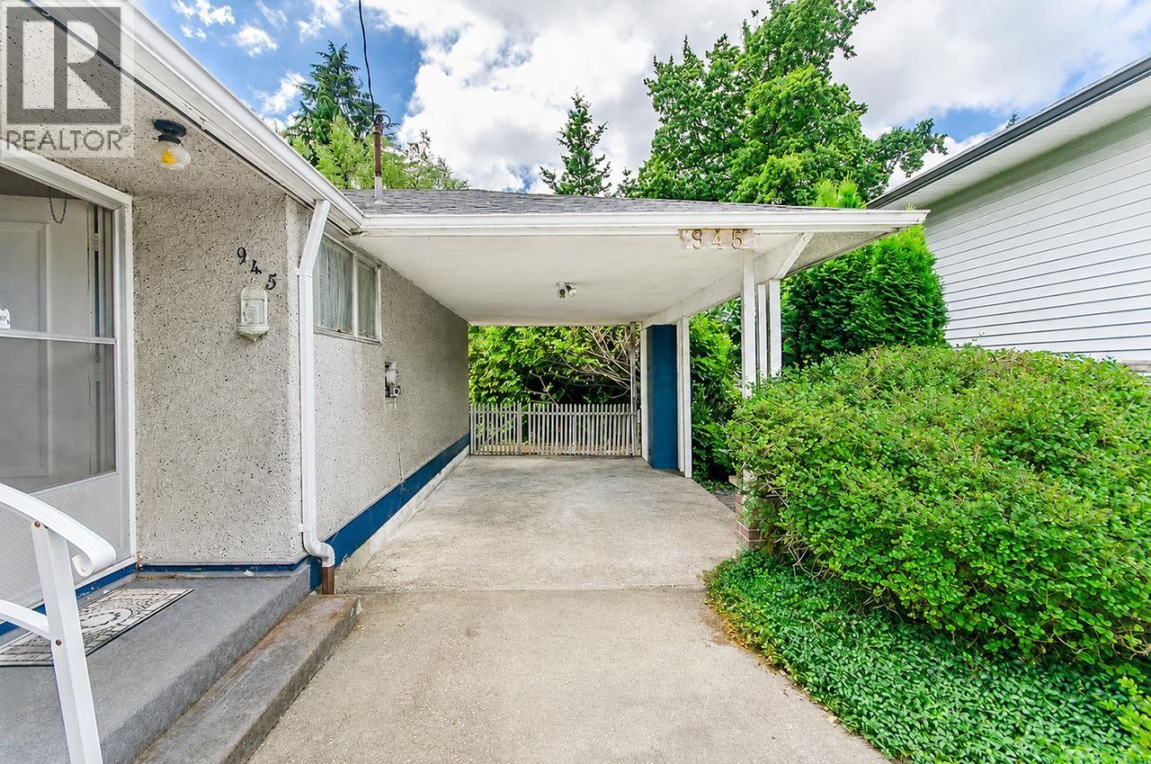 945 Caithness Crescent Property Photo 6