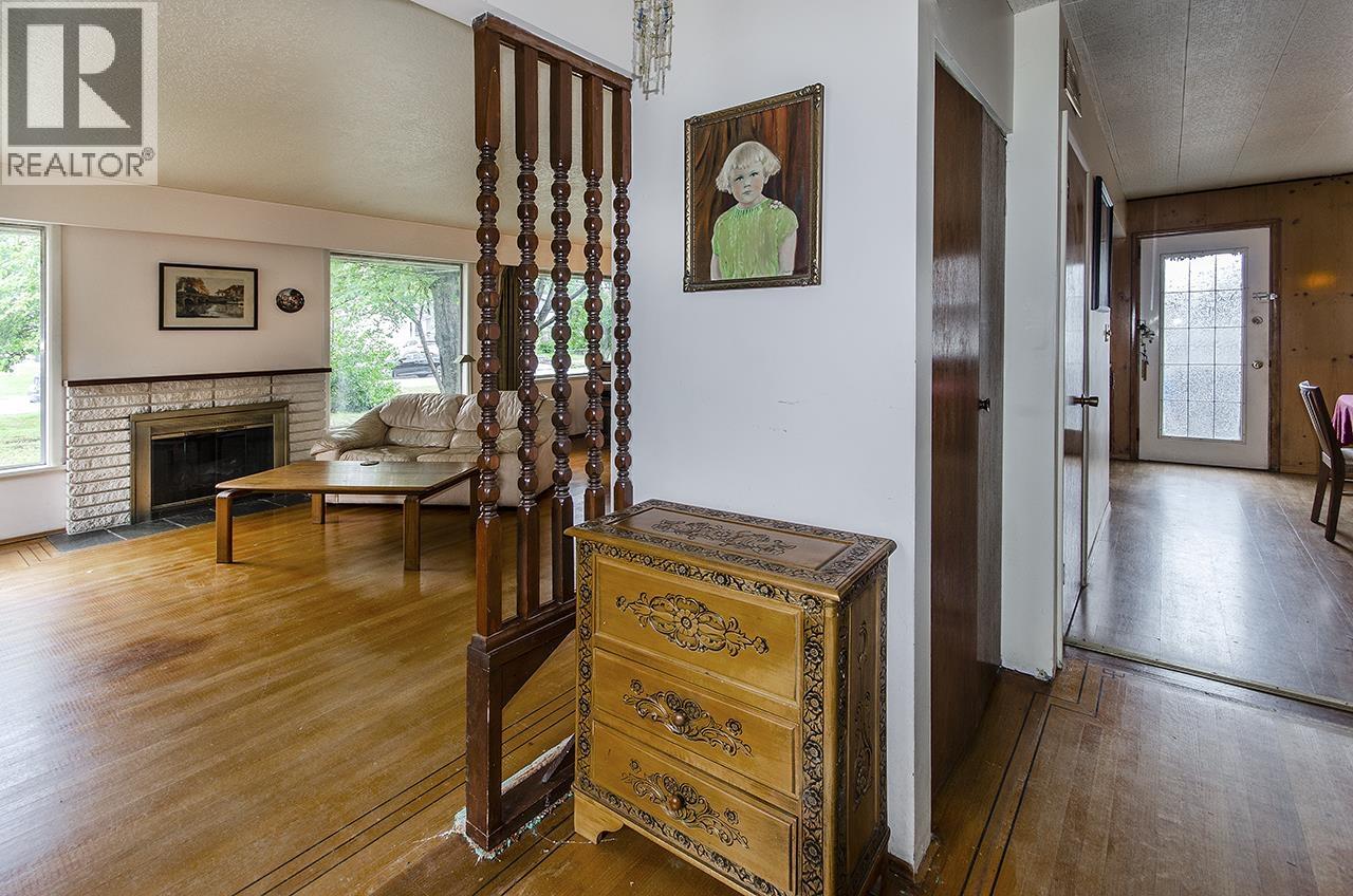 945 Caithness Crescent Property Photo 7